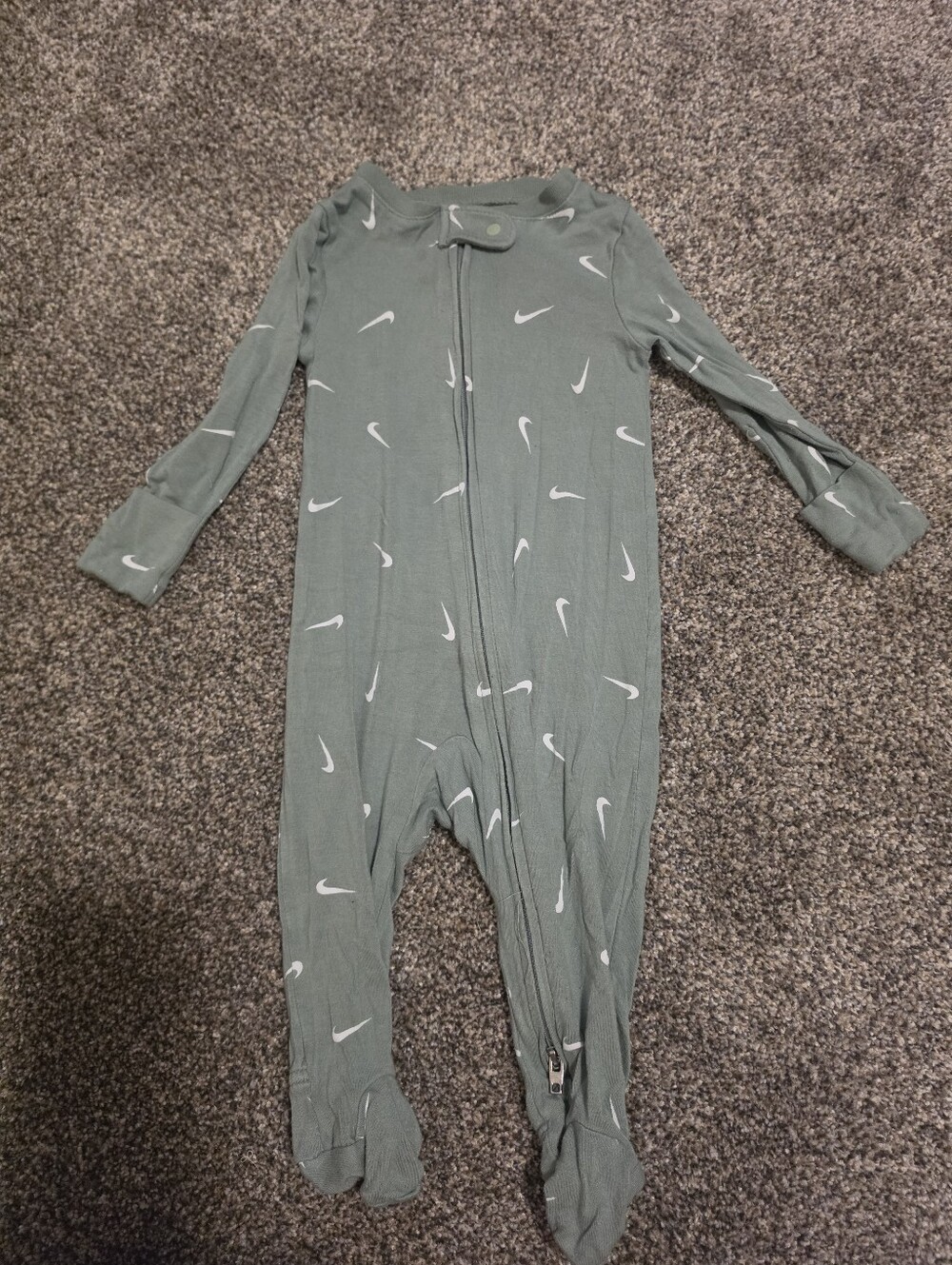 Nike Kids Green Logo One-Piece Footed Pajamas